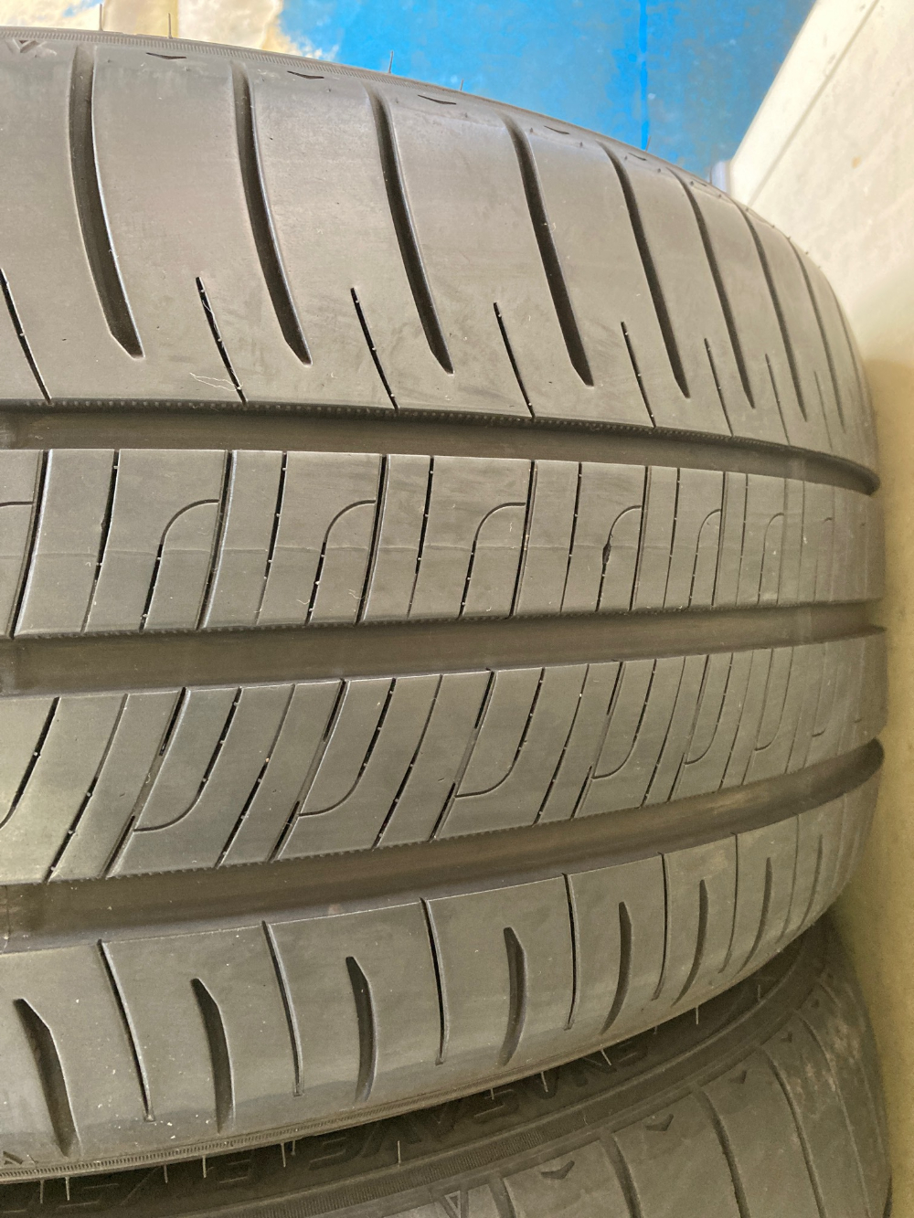 完売)(中古タイヤ)極上品 2022年製☆245/40R19 98W EXTRALOAD